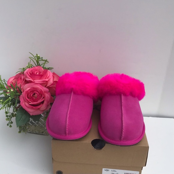 UGG Moraene Slippers - Picture 8 of 12